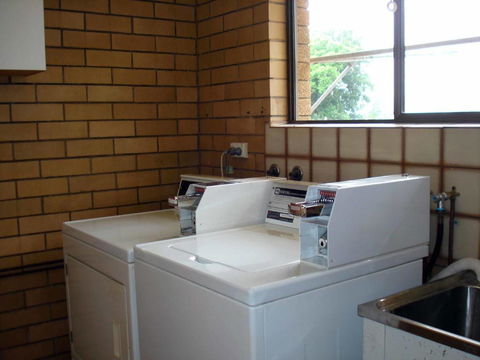 Raceview Motor Inn - Accommodation Daintree 3