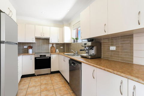 Randwick L 3 Bedroom Apartment + Parking - Accommodation Daintree 3