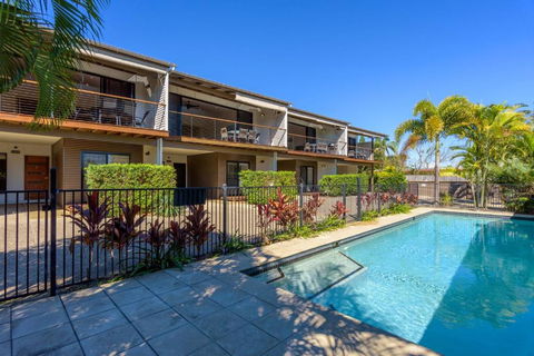 Rainbow Surf 4 - Accommodation Daintree 1