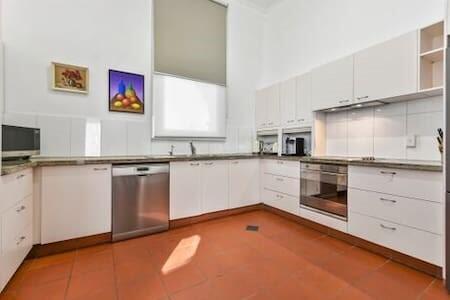 Aston On Church - Luxury Accommodation - Accommodation Daintree 3