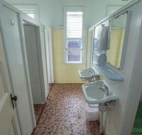 Australian Hotel - Accommodation Daintree