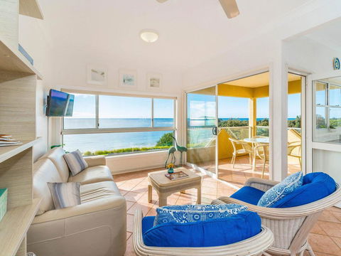 Avalon 1 - Overlooking Beautiful Convent Beach - Accommodation Daintree 3