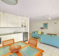 Baden 61 - Rainbow Shores Air conditioned Unit Walk To Beach Pool Tennis court - Accommodation Daintree