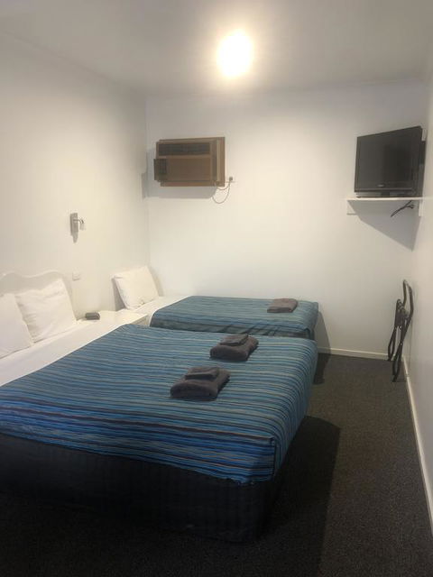 Bandicoot Motor Inn Hamilton - Accommodation Daintree 1