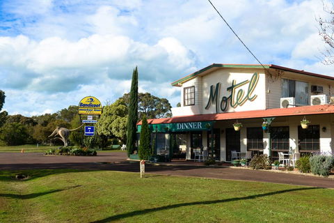 Bandicoot Motor Inn Hamilton - Accommodation Daintree 0