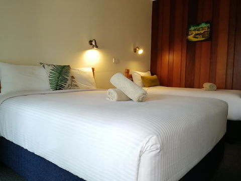 Banjo Paterson Motor Inn - Accommodation Daintree 2