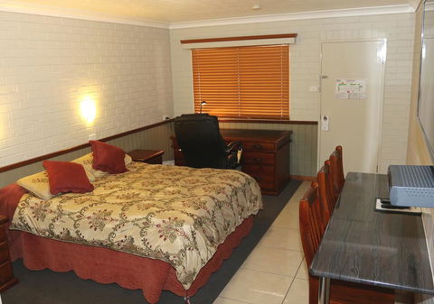 Barcaldine Country Motor Inn - Accommodation Daintree 2