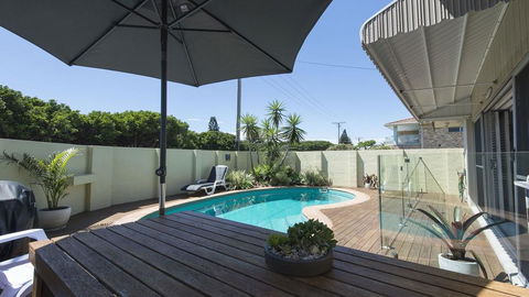 Barefoot In Lennox- WiFi - Foxtel - Pool - Accommodation Daintree 1