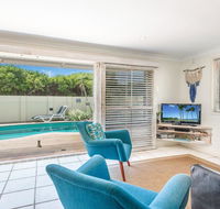 Barefoot in Lennox- WiFi - Foxtel - Pool - Accommodation Daintree