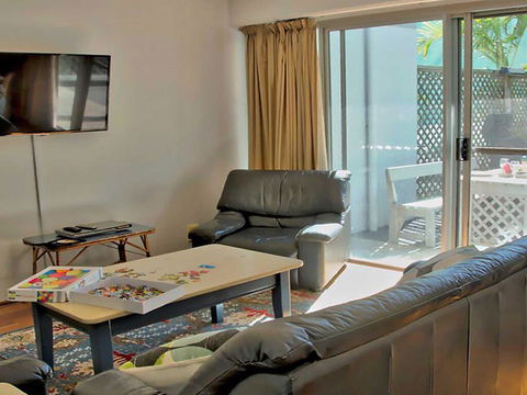 Barefoot' 7/44 Marine Drive - Fabulous Fingal Bay - Accommodation Daintree 2