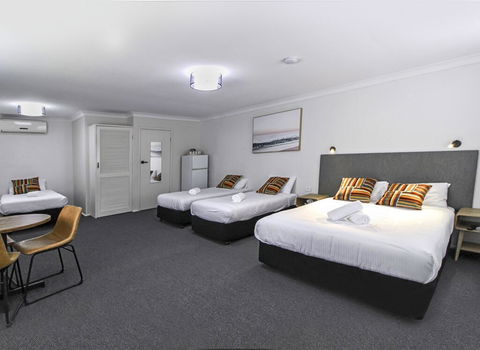 Batemans Bay Hotel - Accommodation Daintree 2