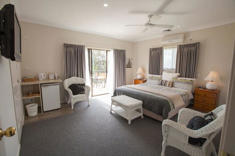 Batemans Bay Manor - Bed And Breakfast - Accommodation Daintree 0