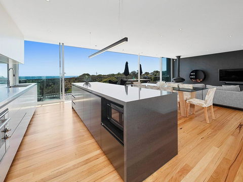 Bay Vista - Amazing Bay Views With The Beach At Your Doorstop! - Accommodation Daintree 2