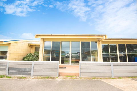 Bayview No 2 - Next To The Beach - Accommodation Daintree 0