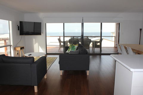 Beach House At Arno - Accommodation Daintree 2