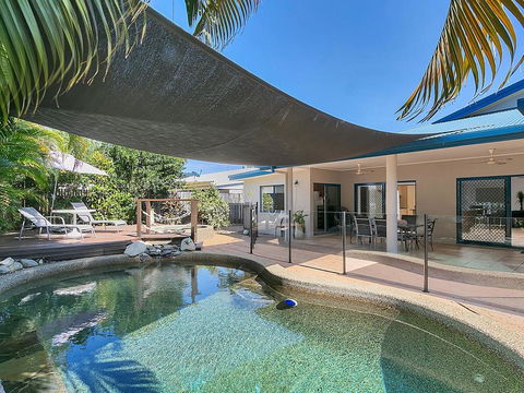 Beachcomber Trinity Beach - Accommodation Daintree 0
