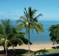 Beachfront Apartments on Trinity Beach - Accommodation Daintree