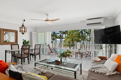 Beachfront Apt. In Alamanda Beachfront Resort (17) - Accommodation Daintree 2