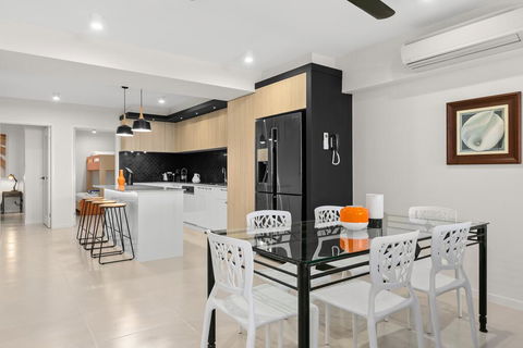 Beachfront Apt. In Alamanda Beachfront Resort (21) - Accommodation Daintree 3