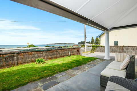 Beachfront Buena Vista - PetFriendly - Accommodation Daintree 0