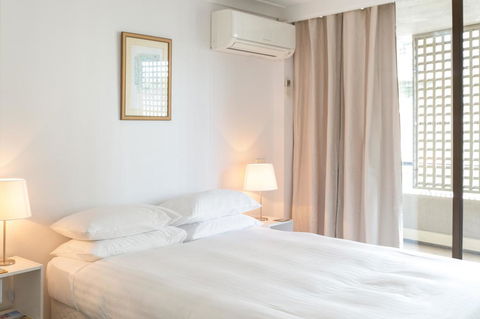 Beachfront Manly Apartment With Parking And Balcony - Accommodation Daintree 1