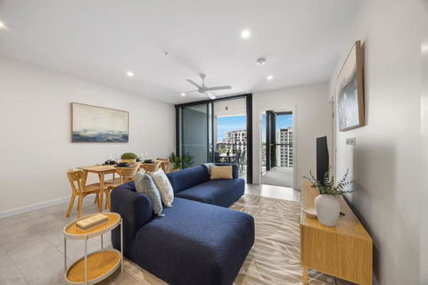 Rivello Apartments - Free Secure Car Park, 6km To City, Ferry Terminal, Eat Street, Rooftop Pool, Sauna, Portside Dinning - Accommodation Daintree 2