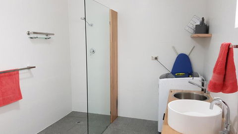 Red Ochre - Large Apartment With Private Courtyard - Accommodation Daintree 3