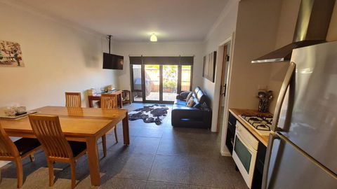 Red Ochre - Large Apartment With Private Courtyard - Accommodation Daintree 1