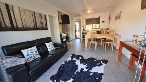 Red Ochre - Large Apartment With Private Courtyard - Accommodation Daintree 0