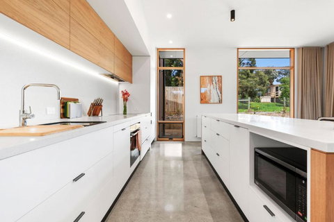 REFRESH At Lonnie - Accommodation Daintree 3