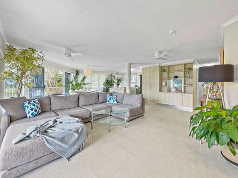 Relaxing Ocean View Apartment In Buddina - Accommodation Daintree 1