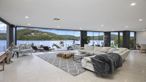 Riptides Booker Bay -Waterfront Apartment, Walk To Shops & Cafes - Accommodation Daintree 0