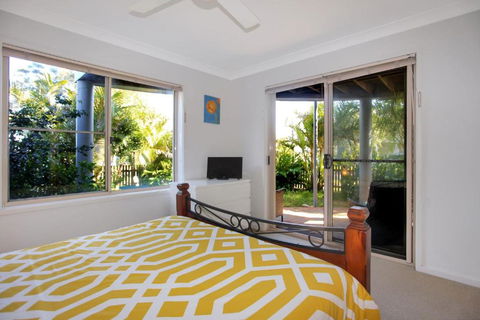 Riverside Views Hawks Nest - Accommodation Daintree 2