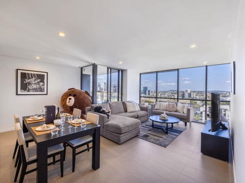 Riverview 2BR Delicate Apt, 1min To Train Station - Accommodation Daintree 0