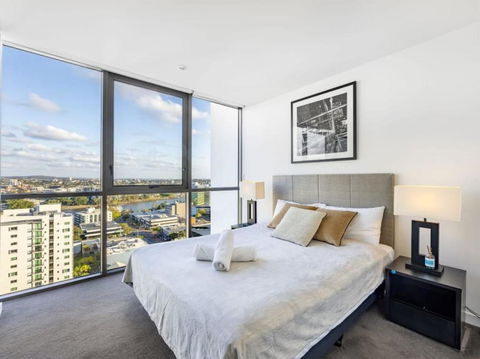 Riverview 2BR Delicate Apt, 1min To Train Station - Accommodation Daintree 3