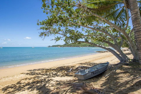 SAILS 9 Beachfront Getaway Horseshoe Bay - Accommodation Daintree 1