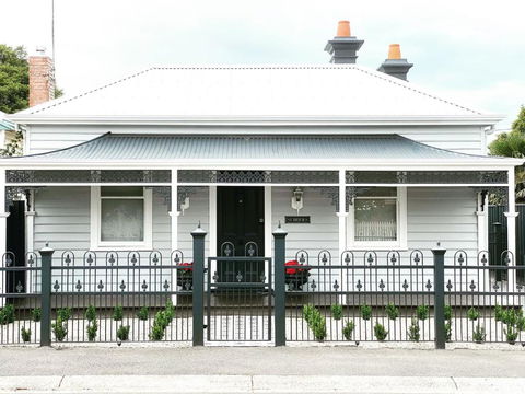 Saint Brides - Superior Boutique Accomodation - STEPS TO PAKINGTON STREET - Accommodation Daintree 0