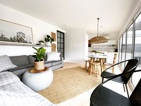 Saint Brides - Superior Boutique Accomodation - STEPS TO PAKINGTON STREET - Accommodation Daintree 2