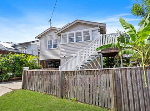 Room In Large Home 6 Min To CBD - Accommodation Daintree 0