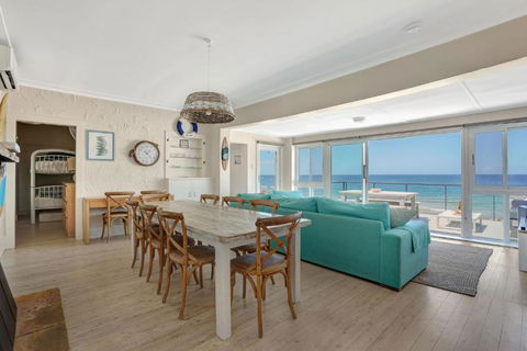 Rocklands Palm Beach Front - Accommodation Daintree 2