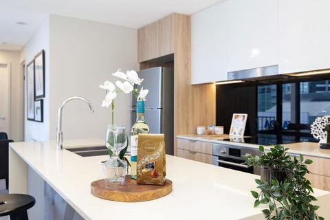 Rooftop Pool Stunning Apartment Queen Street - Accommodation Daintree 1