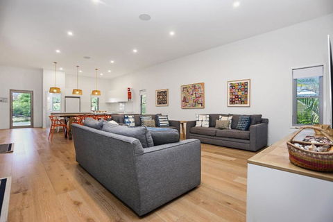 Russell Street Retreat - Accommodation Daintree 0