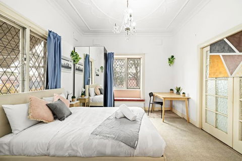 Rustic Queen Room - Seconds To Stores & Eateries - Shared Bathroom - Accommodation Daintree 0