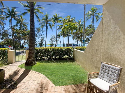 Sails On Horseshoe Apartment 5 - Accommodation Daintree 0