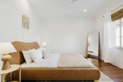 Salmon Calm - Trendy Velvet Allure By Albert Park - Accommodation Daintree 0