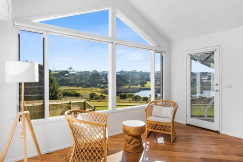 SALTWATER HOUSE - Opposite The Beach And Views Over The Lake! - Accommodation Daintree 2