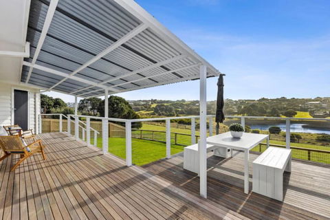 SALTWATER HOUSE - Opposite The Beach And Views Over The Lake! - Accommodation Daintree 3