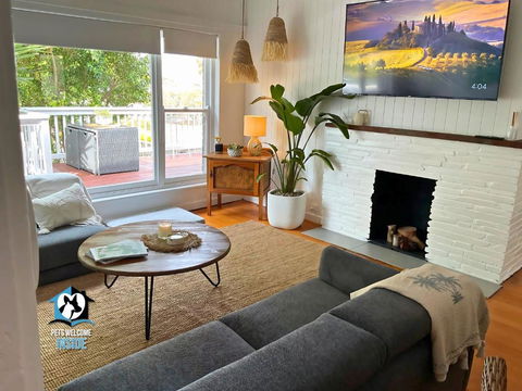 Saltwater Sunsets Seaside Haven With Ocean Views - Accommodation Daintree 2