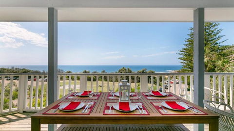 Salty Air Beachside Cottage At Killcare - Accommodation Daintree 1