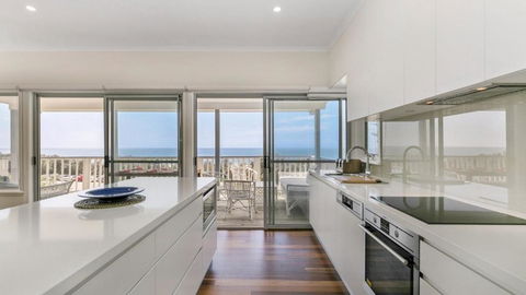 Salty Air Beachside Cottage At Killcare - Accommodation Daintree 3
